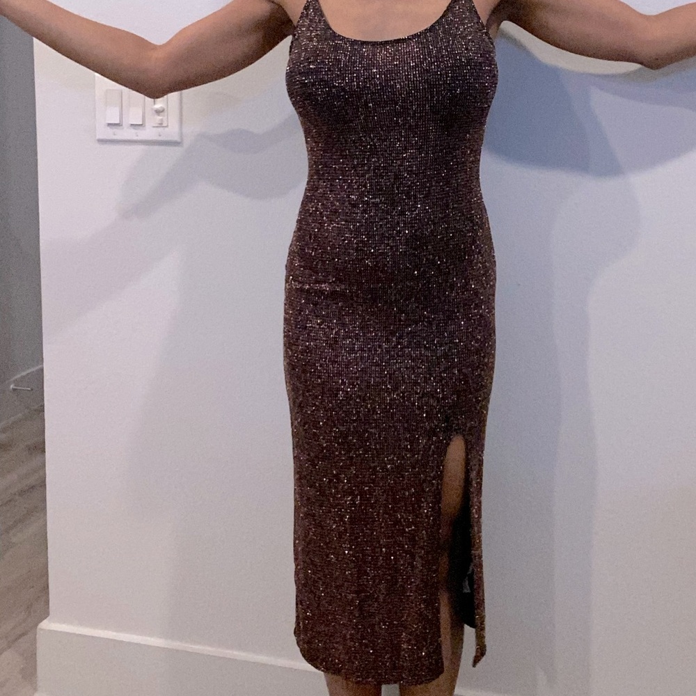 Medium simmering dress with slit